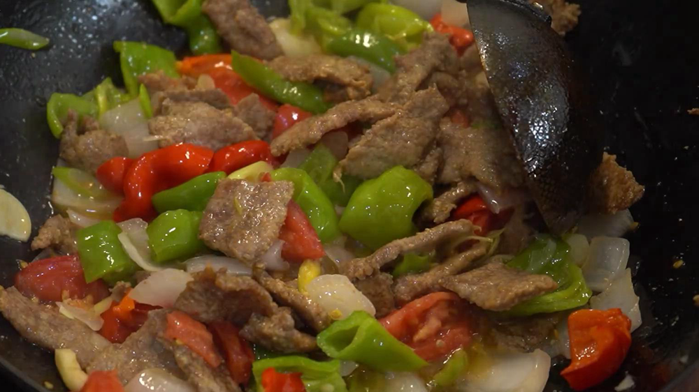 过油肉拌面怎么做（教你肉嫩面劲道的过油肉拌面）