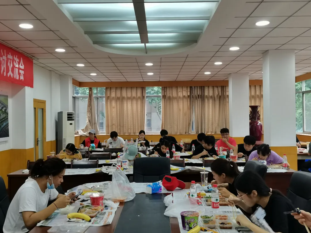 农大人的身影在前，我们“豫”难而上