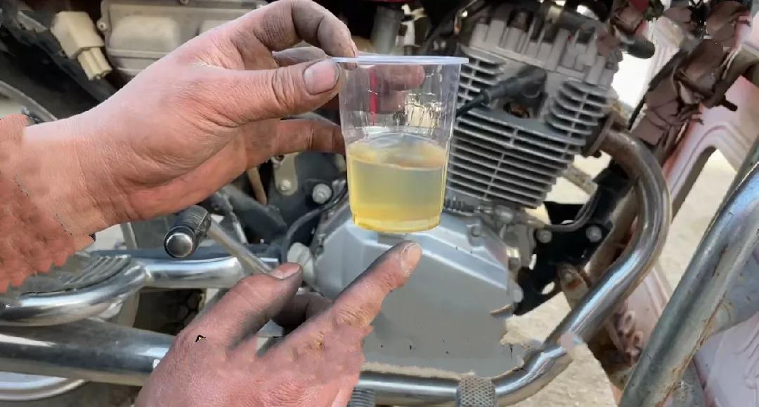 这才是造成摩托车跑不到100码的真正原因？清洗2部件轻松修好