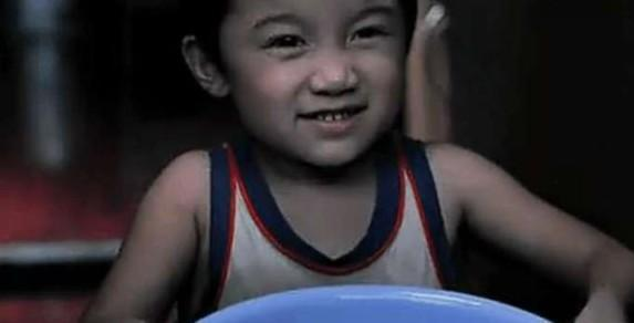 还记得《家有儿女》三姐弟吗？哥哥姐姐都大火，弟弟如今颜值逆袭