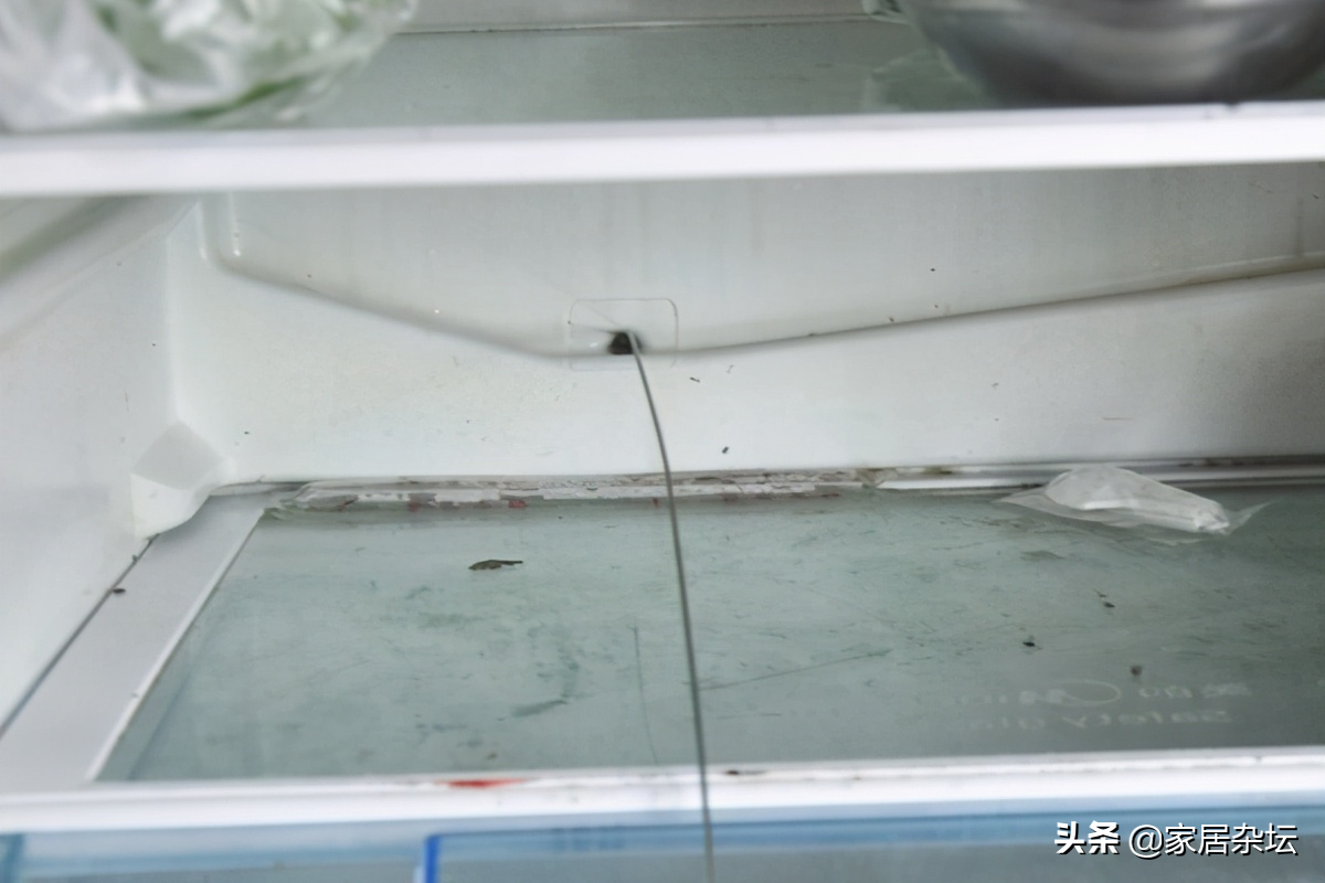 电冰箱排水口被冰堵住了，是什么原因？可以疏通吗？怎么疏通？