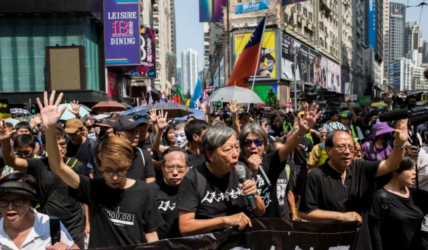 乱港组织职工盟隐蔽播黑暴电影，勾结美国无可抵赖丨香港一日