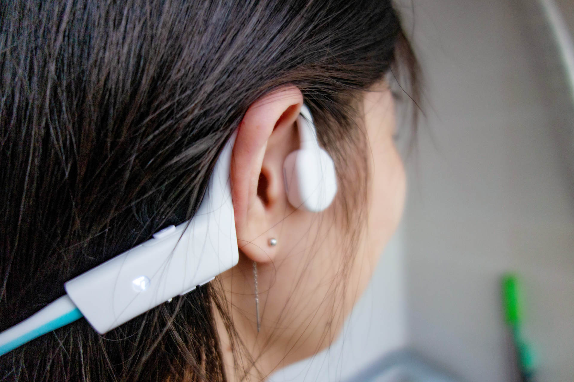 不入耳不振动的黑科技—气传导，萨那A7S 气传导运动蓝牙耳机简评