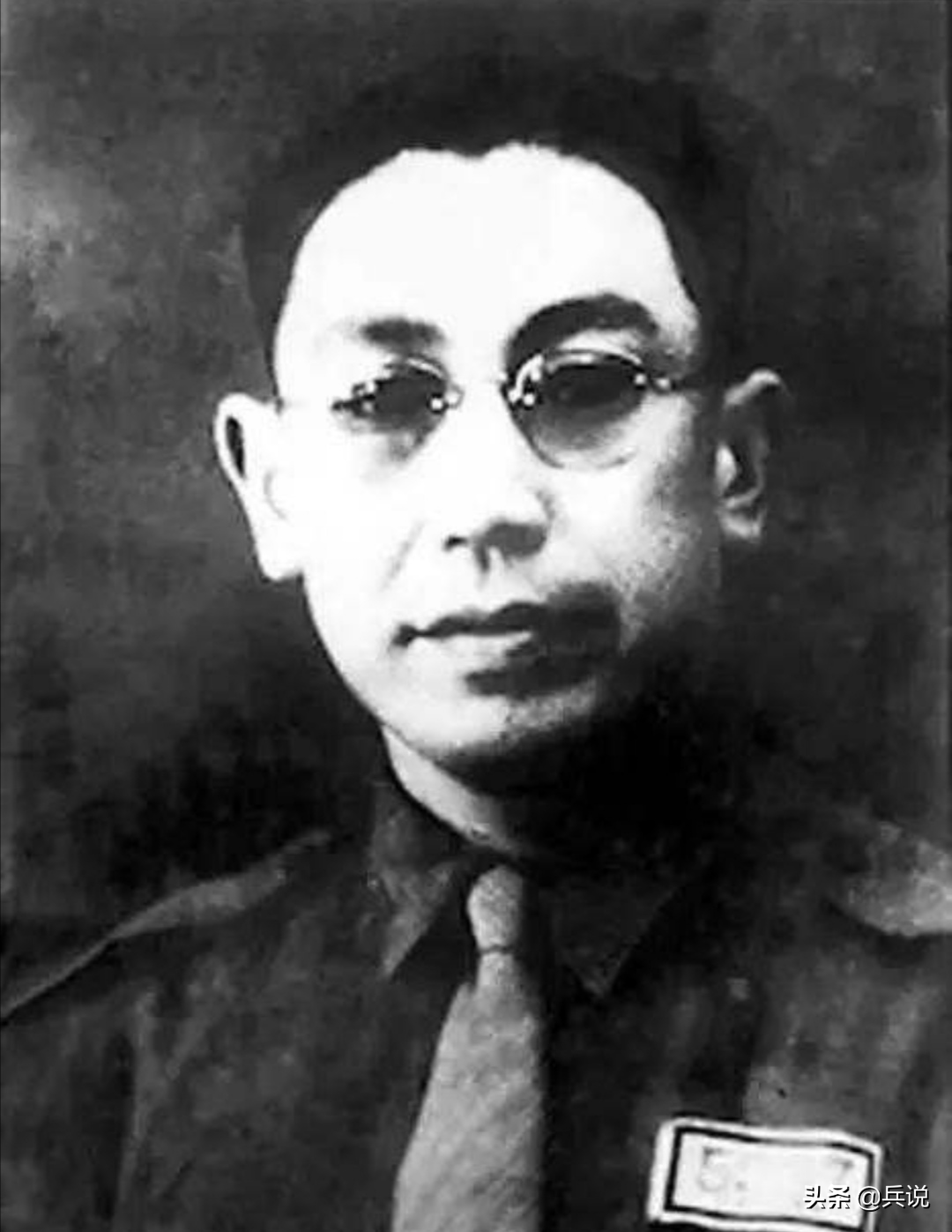 女儿劝傅作义起义，北平城门已开，蒋军四大秘书，个个地下党