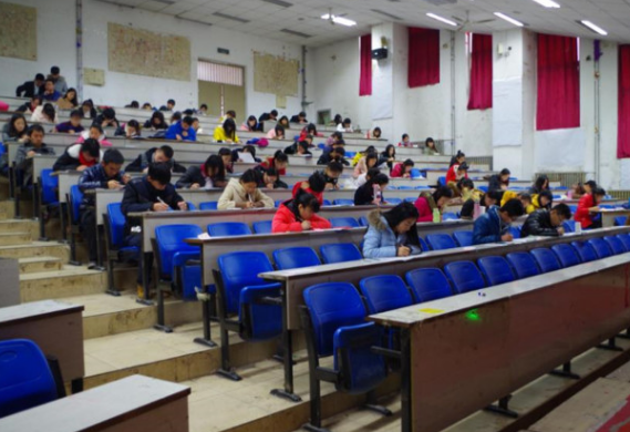 大学期末考试60分就过，为啥有很多大学生挂科？听听辅导员咋说