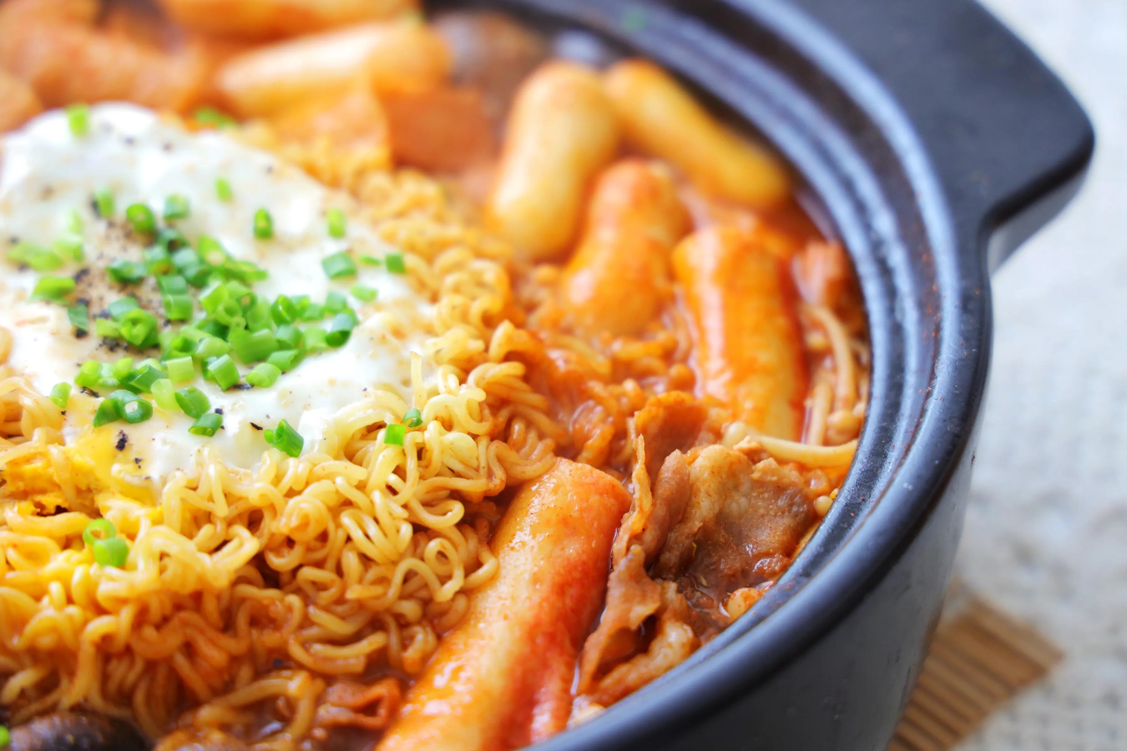 冬天别涮火锅，试试部队火锅，有肉有菜有面条，好吃又暖和，超棒