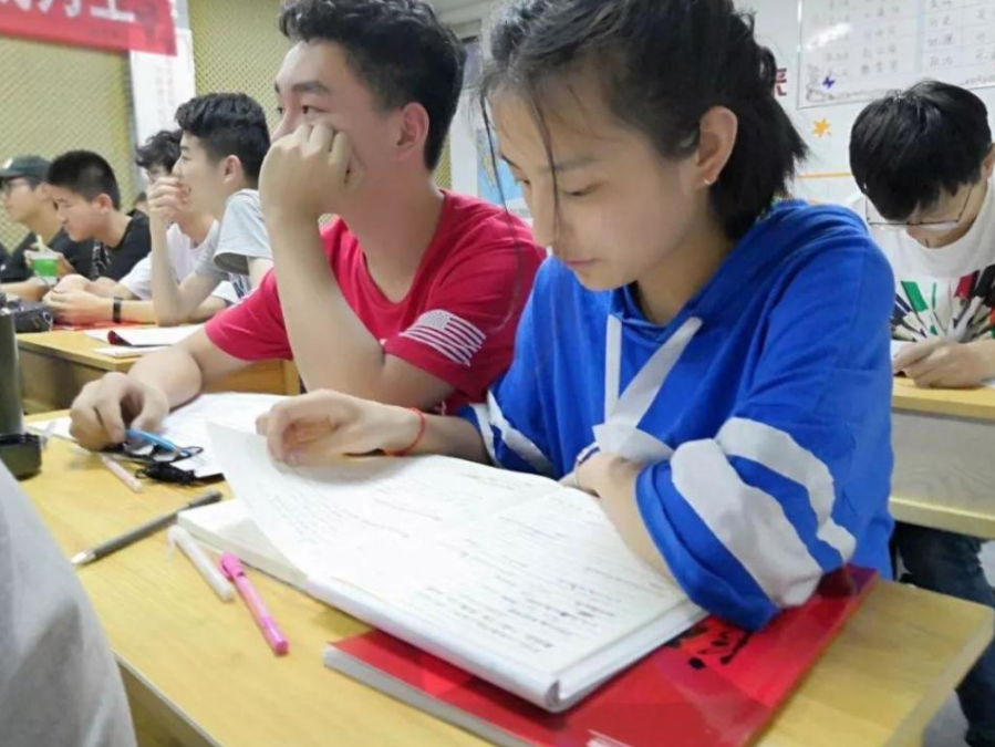 高考前班主任开“高价补习班”，高考后被家长举报，处理结果来了