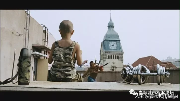 顺着刘烨的电影《硬汉》，回顾镜头中的青岛
