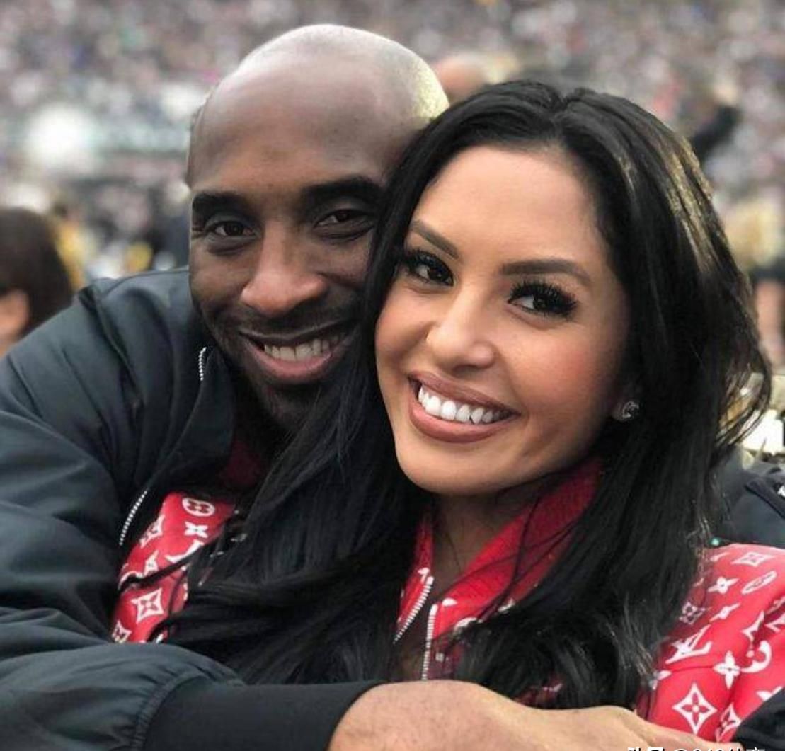 nba球星为什么老婆都是黑人(NBA球星中白人老婆与黑人老婆都有哪些优缺点，谁的老婆最美？)