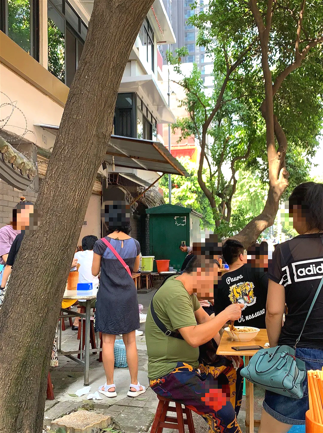 成都美食江湖的“独门秘籍”！鱼香排骨面，酸甜微辣，味道太巴适