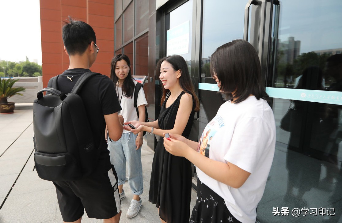 大学生“入党”需要具备哪些条件？从大一开始这样做，更容易成功