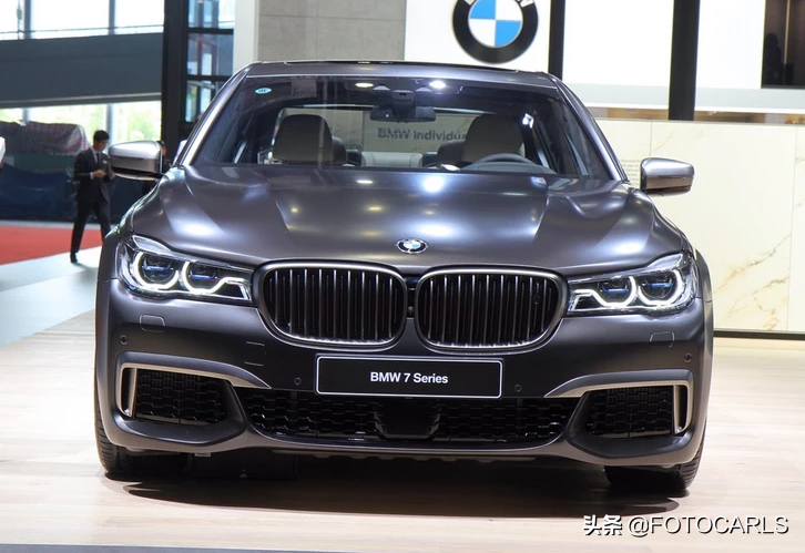 宝马M760Li 6.6T V12实拍，炭黑极富磨砂质感，宝马史上最快加速