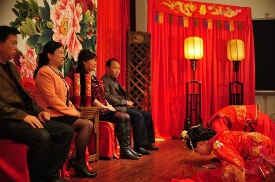 亲弟结婚姐姐随2万（亲弟结婚姐姐凭什么给10000）