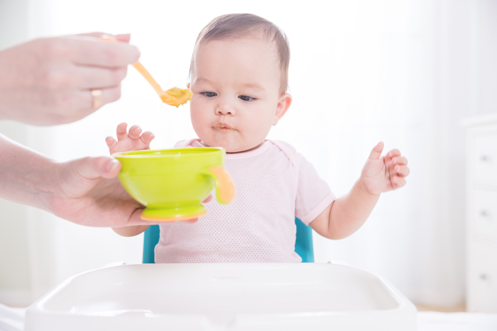 儿科医生：九个月的孩子别吃米粉和鸡蛋羹了！辅食吃错很坑娃