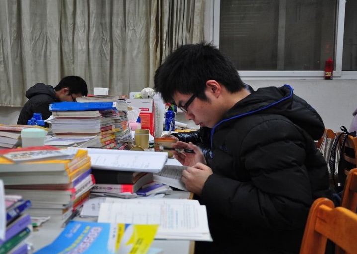 同样上高中，“文科生”和“理科生”差距明显，后悔当初选错