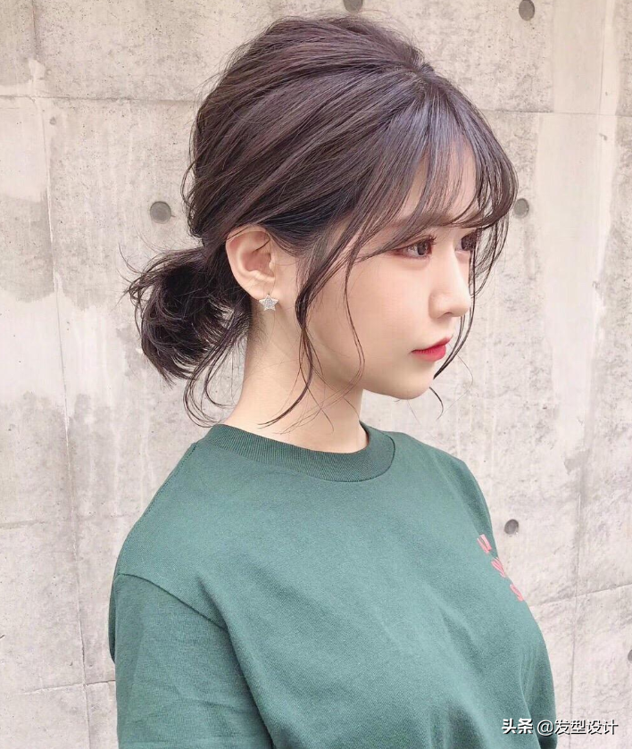 八字刘海略微蓬松的弧度能够改变个人印象,不管长发短发造型感都焕然