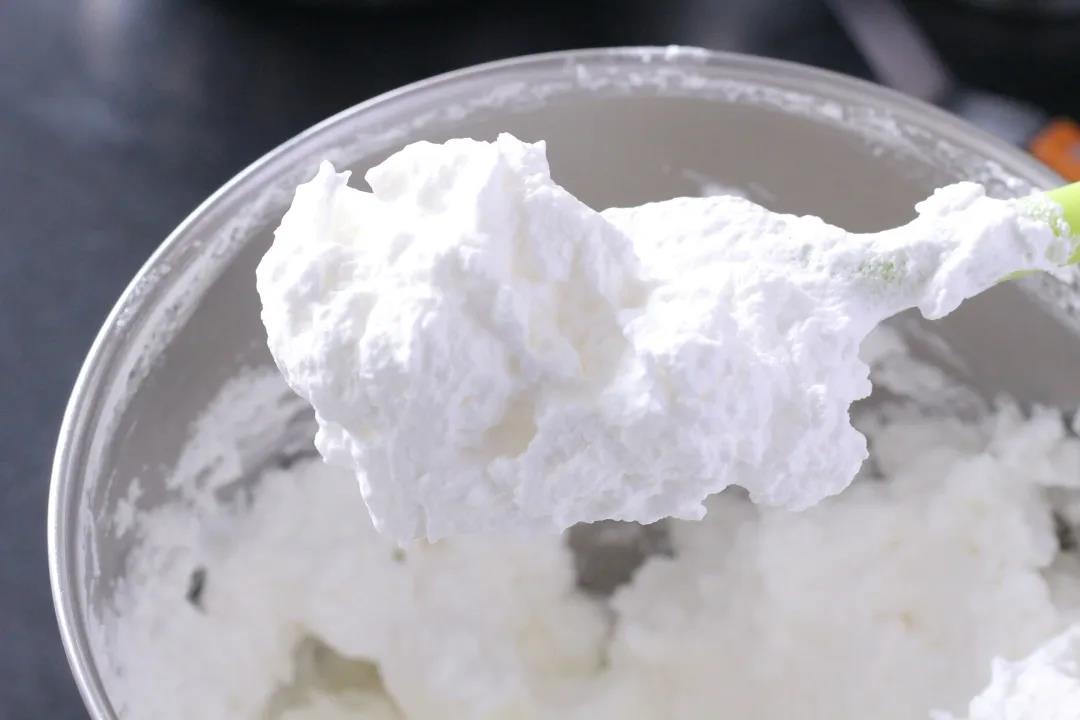 烘焙干货｜蛋清打发攻略，新手也能零失误，轻松打出完美蛋白霜