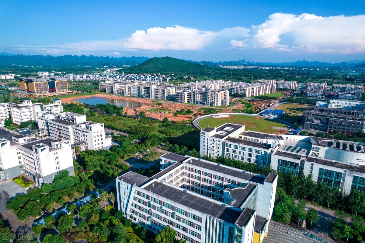 4所专科中的“双一流”名校，收分不高就业不愁，重点考虑