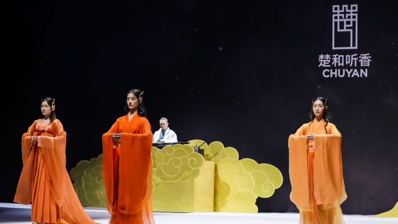 中国汉服走上国际时装周，想做汉服代理还不来看看