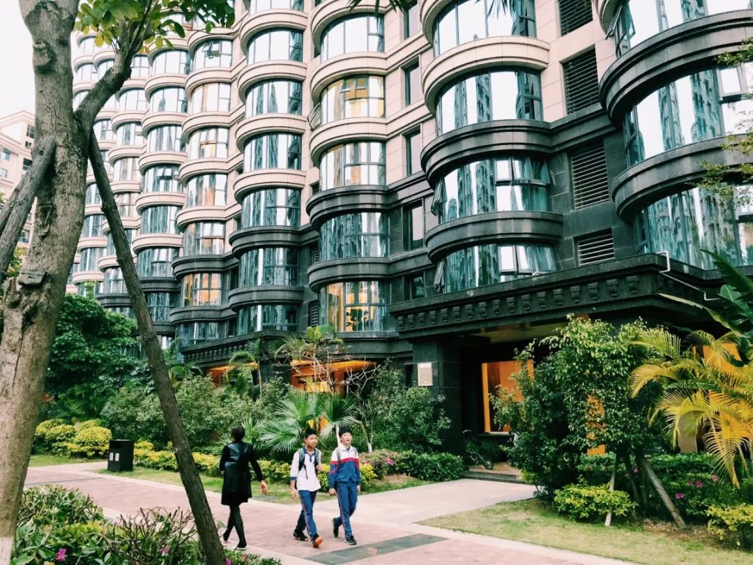 老破小一平10万+！我们走遍厦门18所名校，为你曝光最贵学区房！