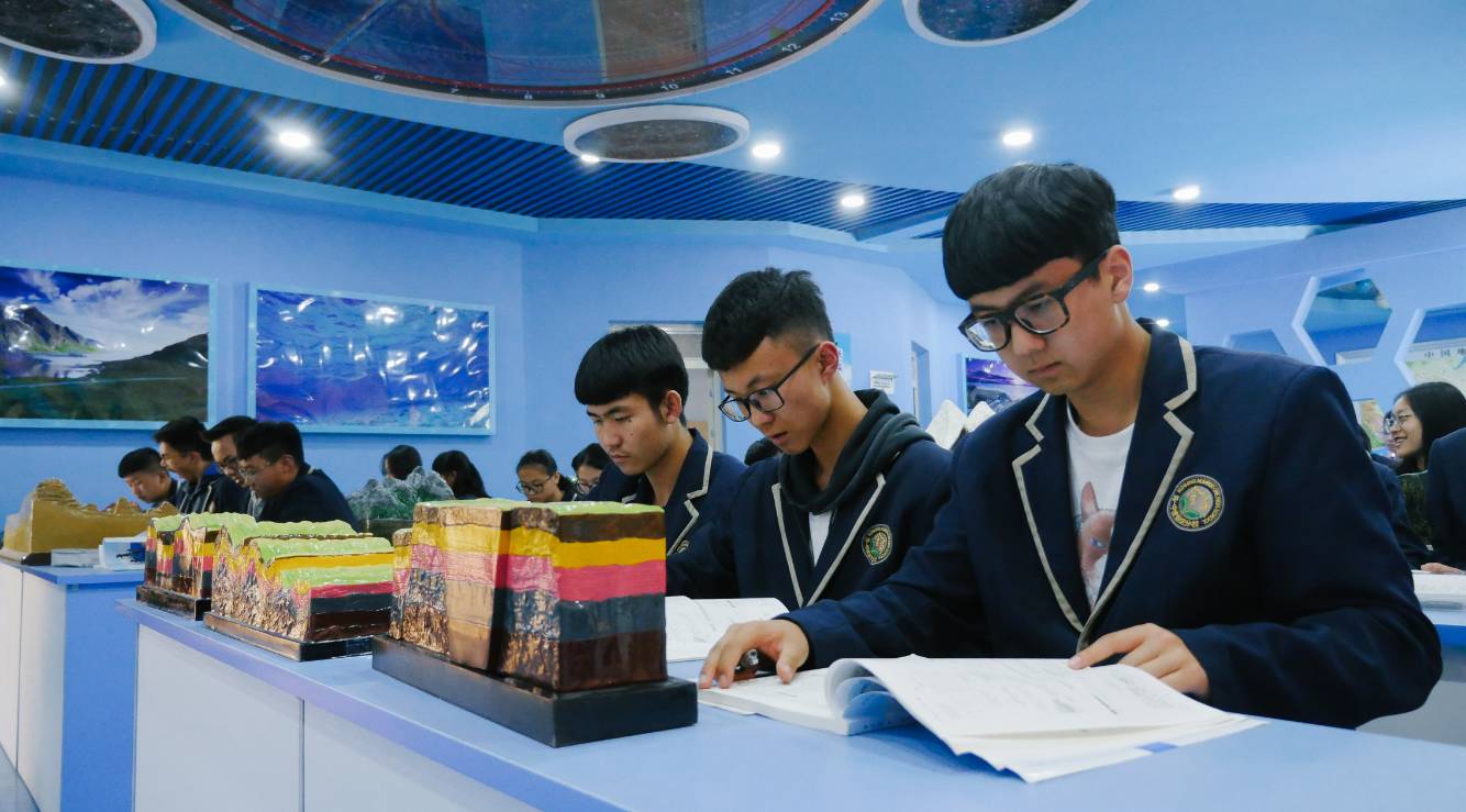 民办学校“涨声”不断，家长坐不住了，“天价学费”谁来买单？