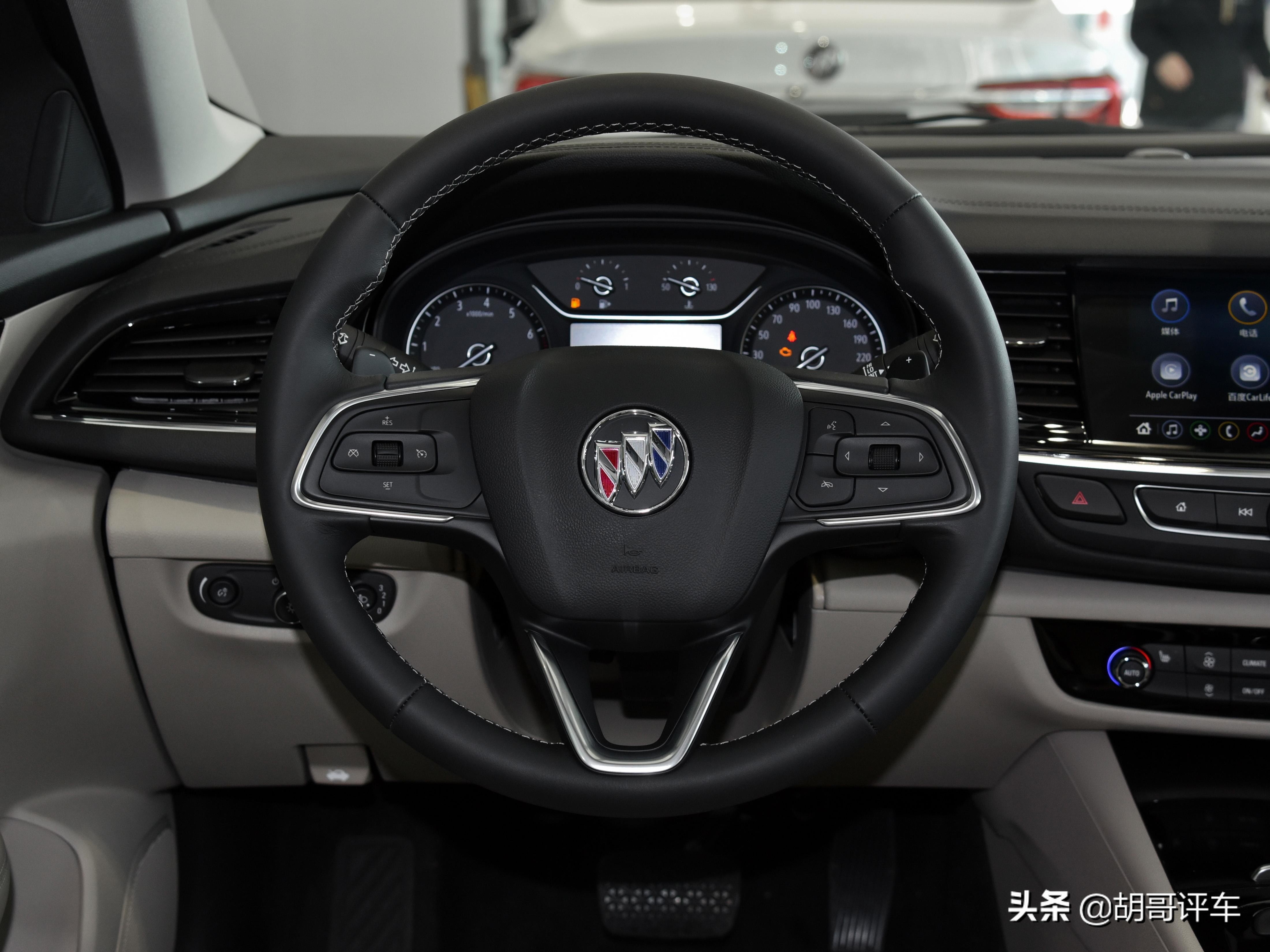 2.0T+9AT开着带劲，内部空间很舒适，实拍别克君威