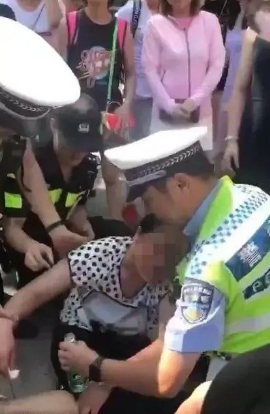 原配暴打小三,