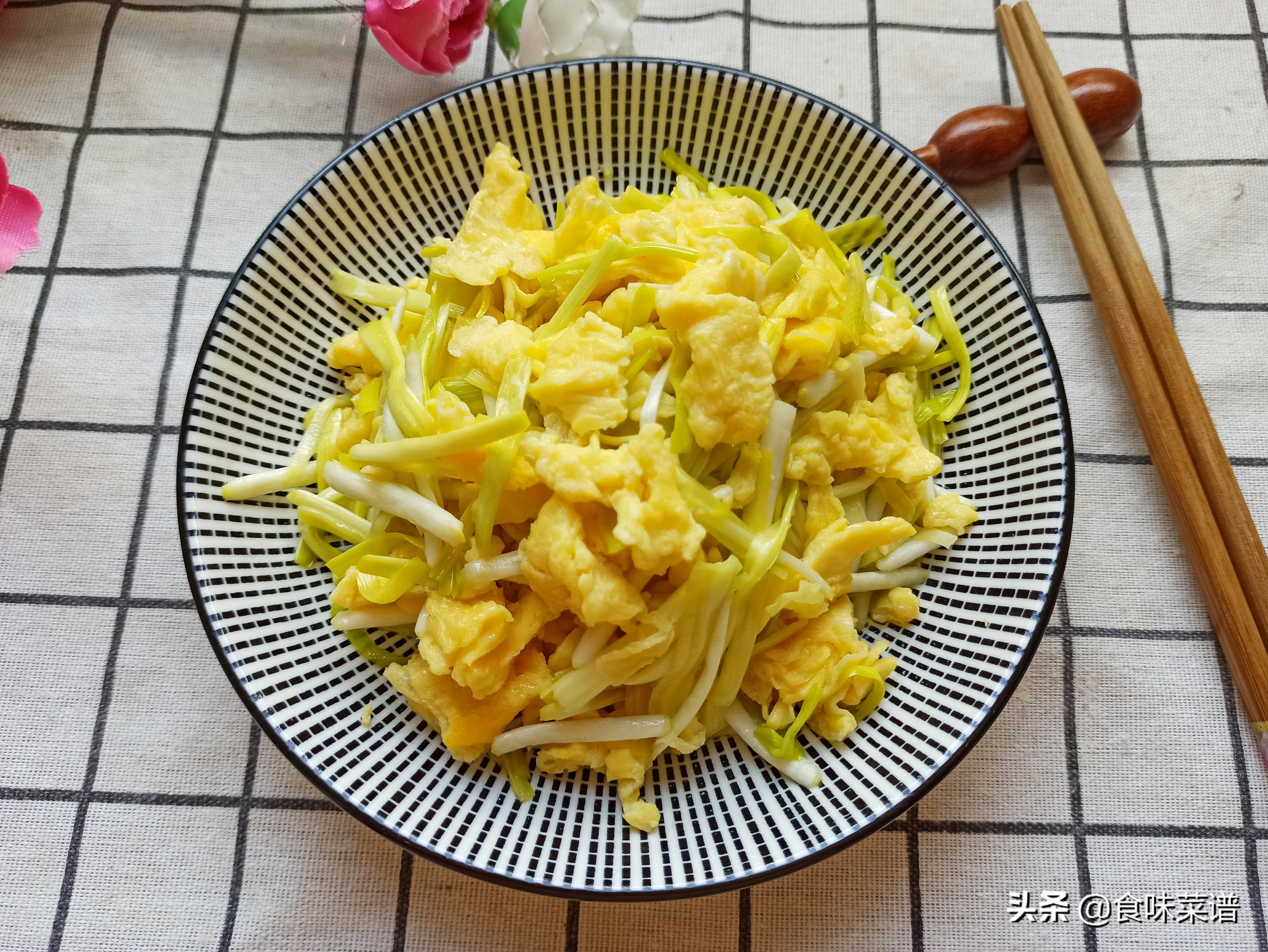 饭店的蒜黄炒蛋为啥好吃？告诉你正确做法，鲜香入味，5分钟搞定