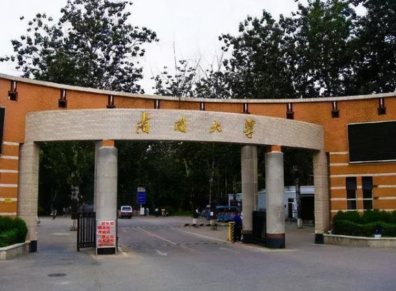 南开大学宿舍走红，“夫妻宿舍”让人羡慕，网友：想回炉重造