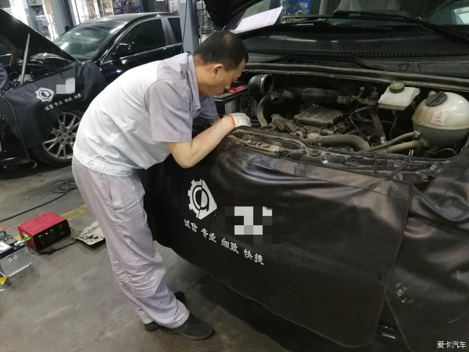 奔驰唯雅诺发电机不发电 我们这样简单维修