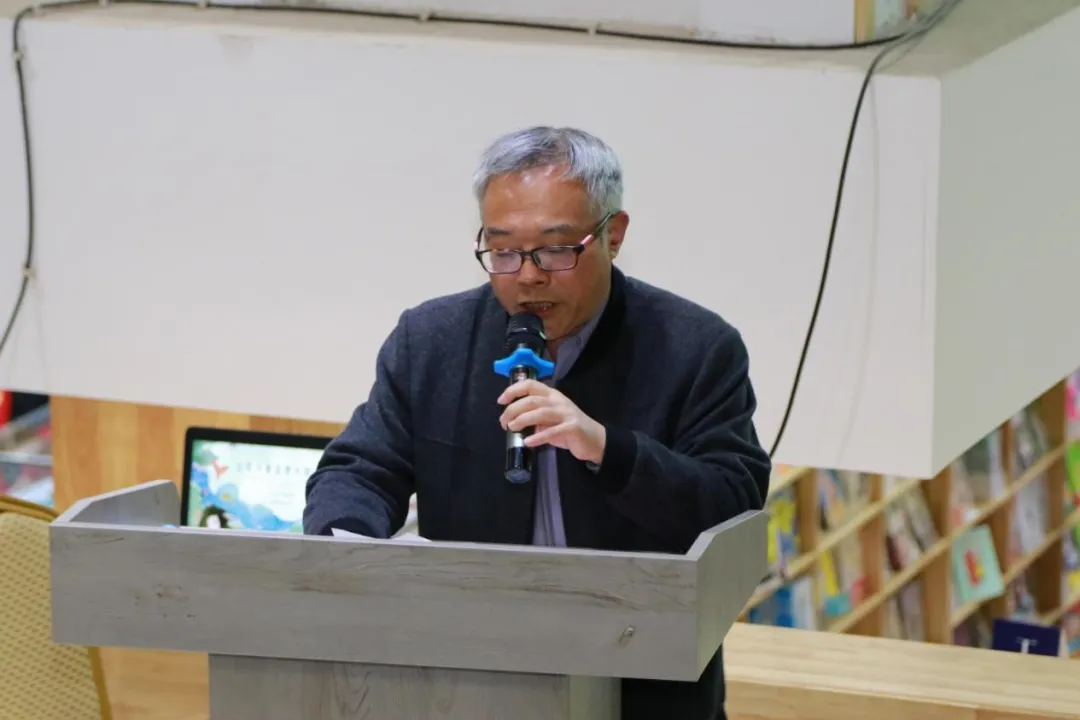 伴着书香，捧起大奖，这是“豆状元杯”小作家的高光时刻