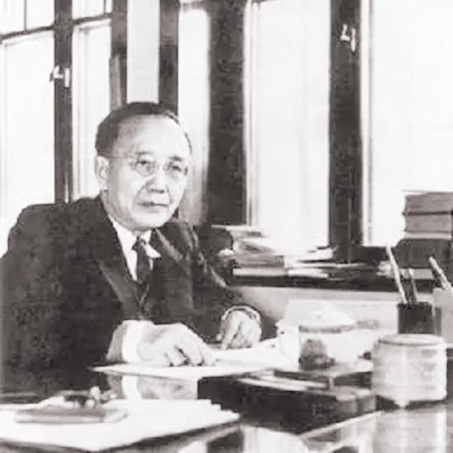 泰山上“虫二”两字，日本专家研究了十年，郭沫若一笑破解谜底