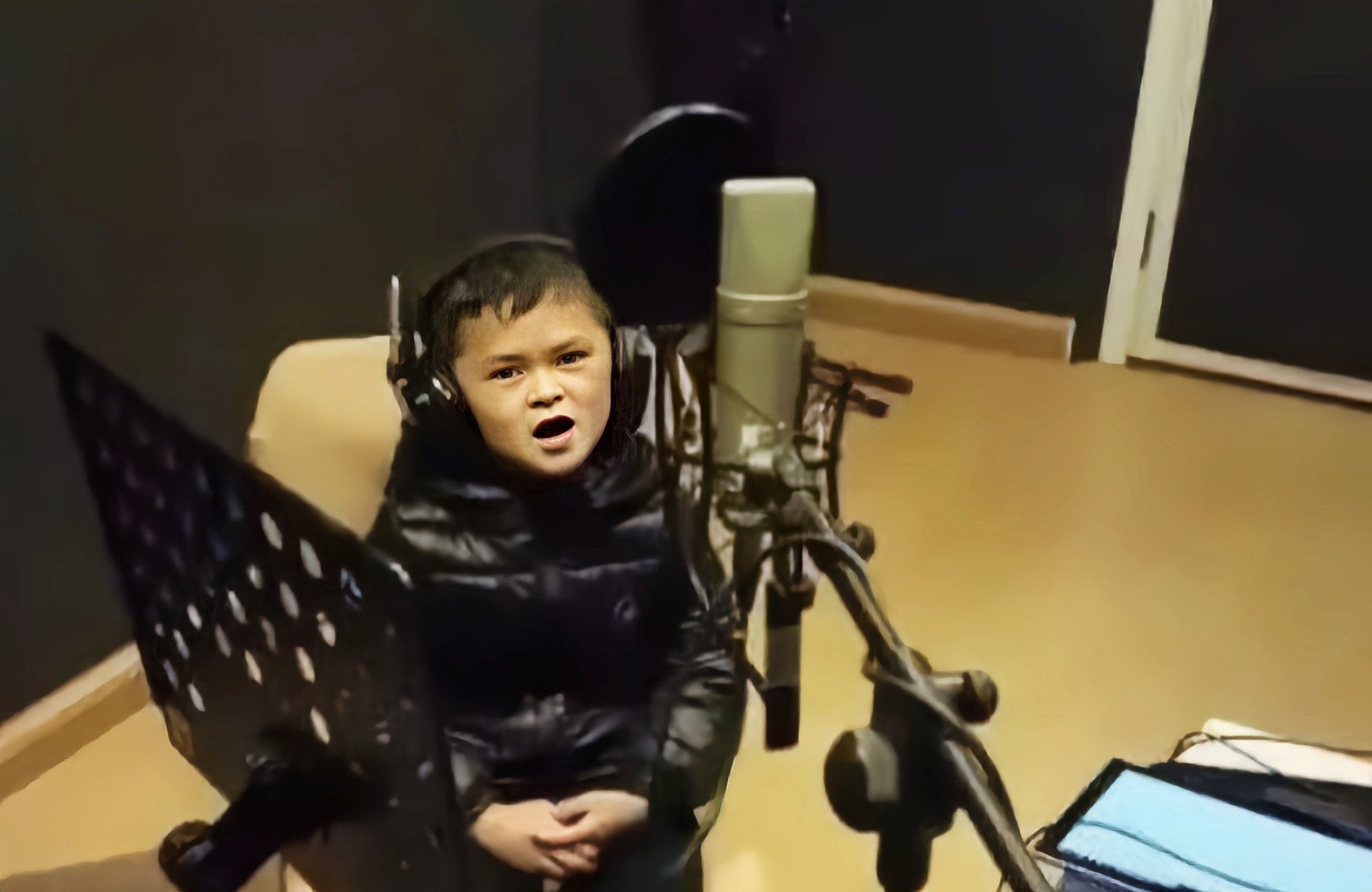 自从带走范小勤后,刘长江就开始对他进行精心包装,立志将他打造成"小