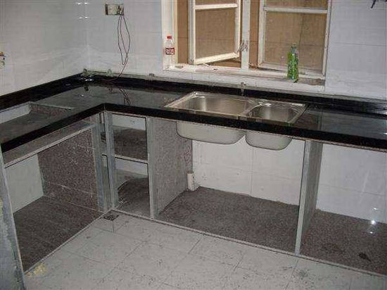 石材灶台就是采用石板,一般选用天然的花岗石做柜体的灶台.