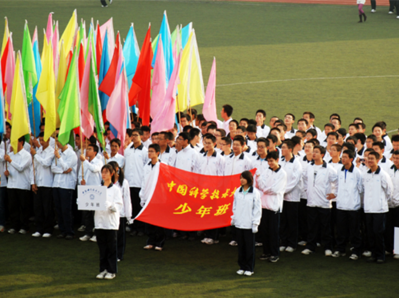 天才少年15岁被985大学录取，毕业直接是硕士，参加中考为陪同学