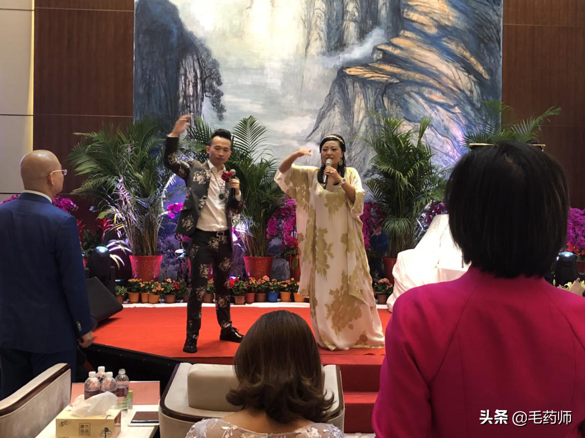 芭芭鸭童鞋是源自美国的品牌，专注做舒适又时尚的儿童鞋子，这个品牌很受欢迎哦。