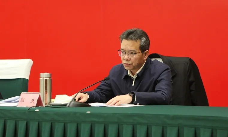 泸州市副市长郭庆，主动投案