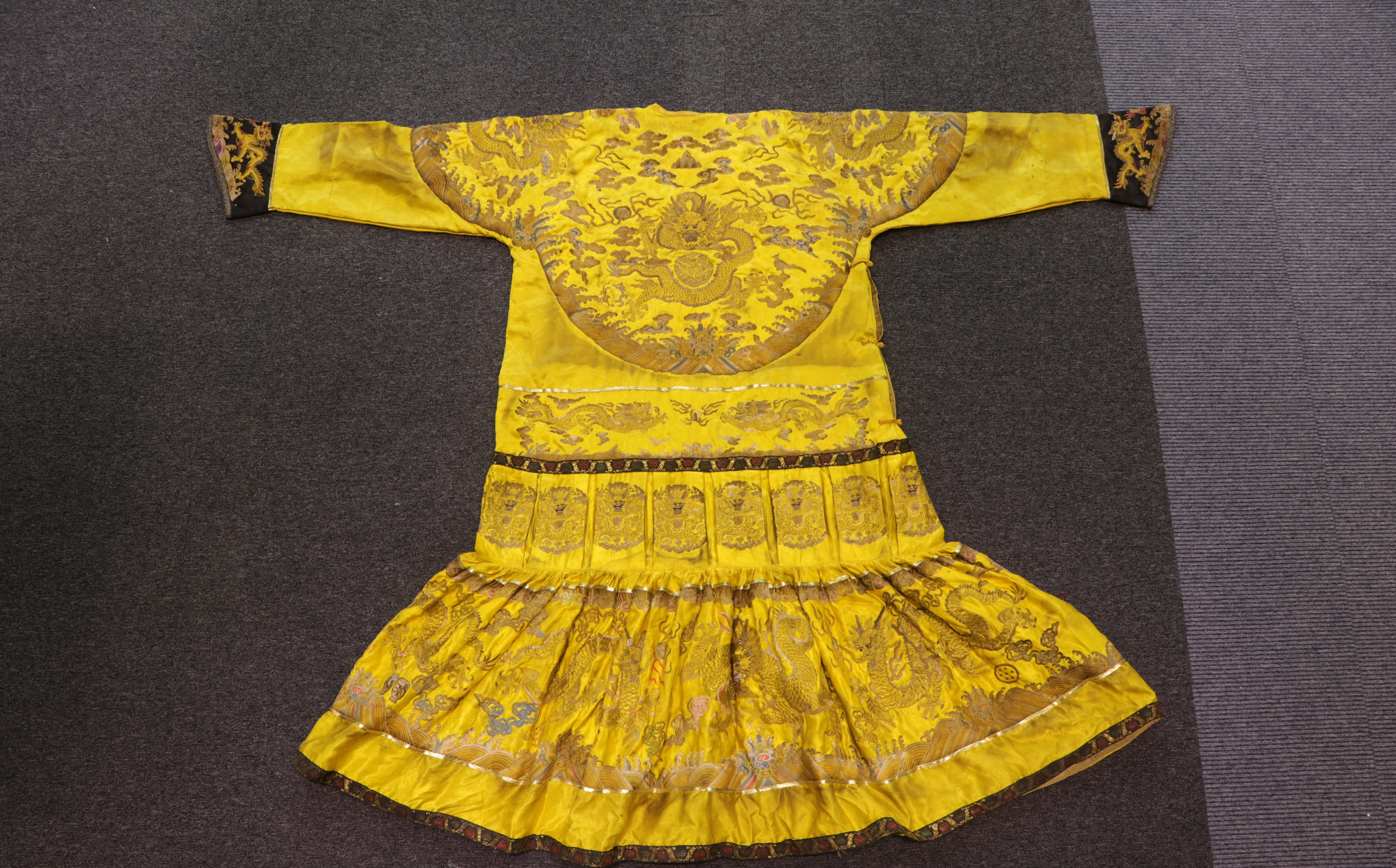 真实龙袍图片(古代的龙袍才是顶级奢侈品) - 赤虎壹号