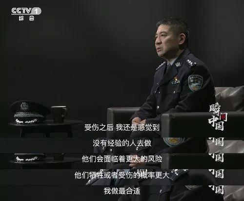 致敬！他是拆弹专家 七级伤残仍挑战“死神” 经历每手150针植皮手术