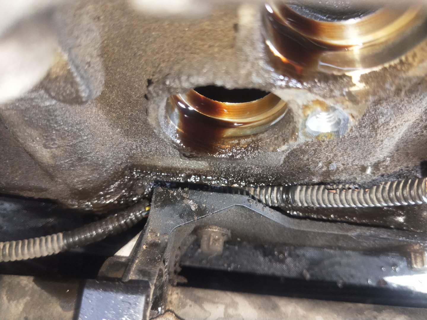 宝马发动机漏油维修,不是所有的漏油就叫通病