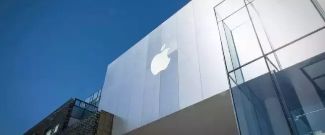 iPhone官方史上最大折扣!4千出头买XR,顺便还黑了安卓一手