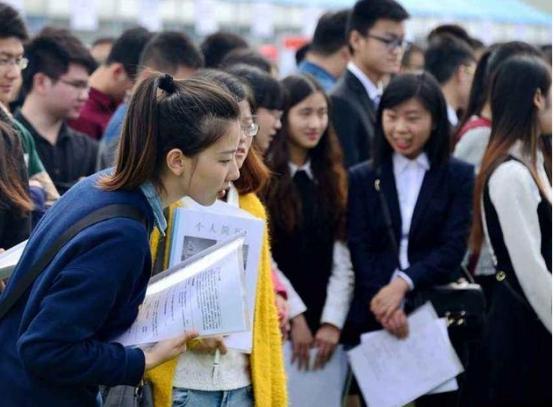 毕业后才发现，公办专科和民办“三本”不在一个档次，还好没选错