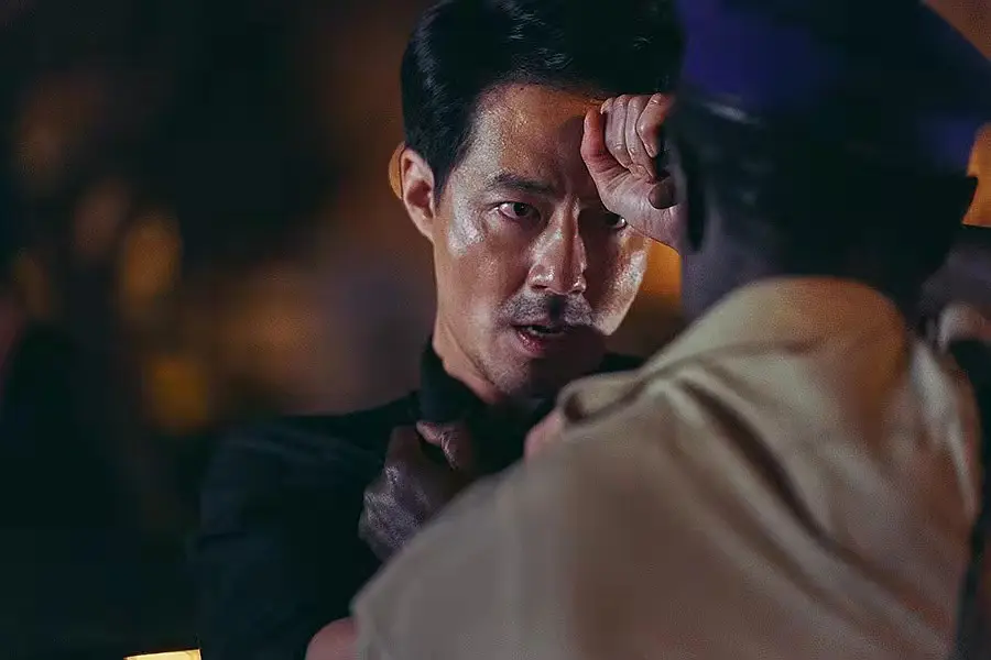 2021最好看的韩影《摩加迪沙》真实改编,讽刺与悲悯的克制表达