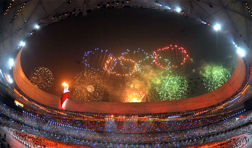 他是香港顶级富豪，为抗美援朝战争作出巨大贡献，去世时国旗盖棺