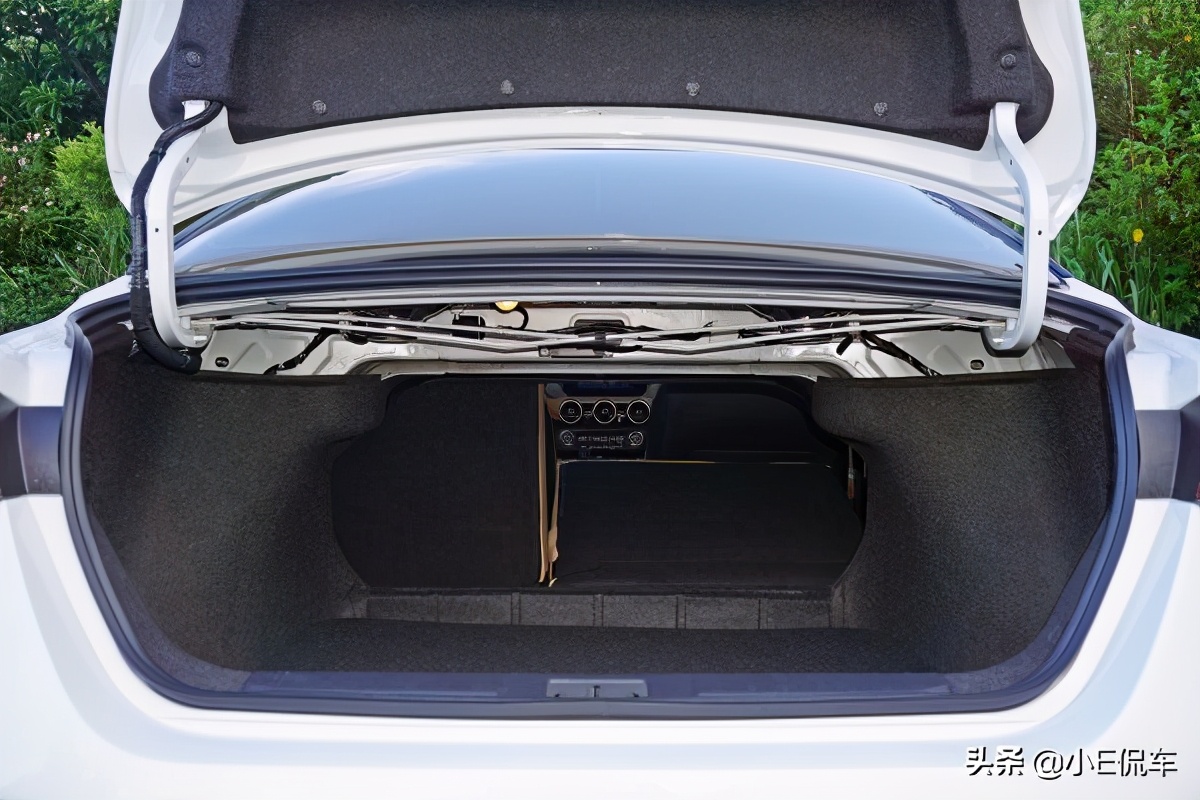 外在热情奔放，驾驭沉稳舒畅，NISSAN Sentra试驾