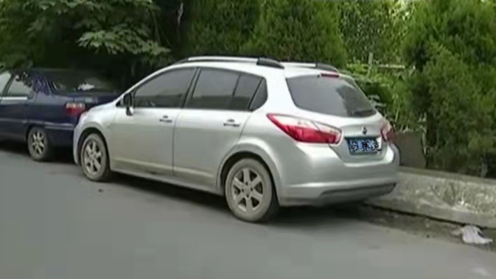 杭州萧山：车主乱停车挡住邻居车位，挪车时不耐烦发生纠纷被打伤