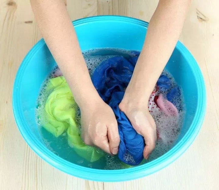 衣服不用洗，一泡就干净！73岁老人研发洗衣神器，颠覆洗衣方式