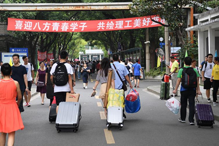 大学生的“通告处分”走红，硬核理由让人叹服，方便面汤成为焦点