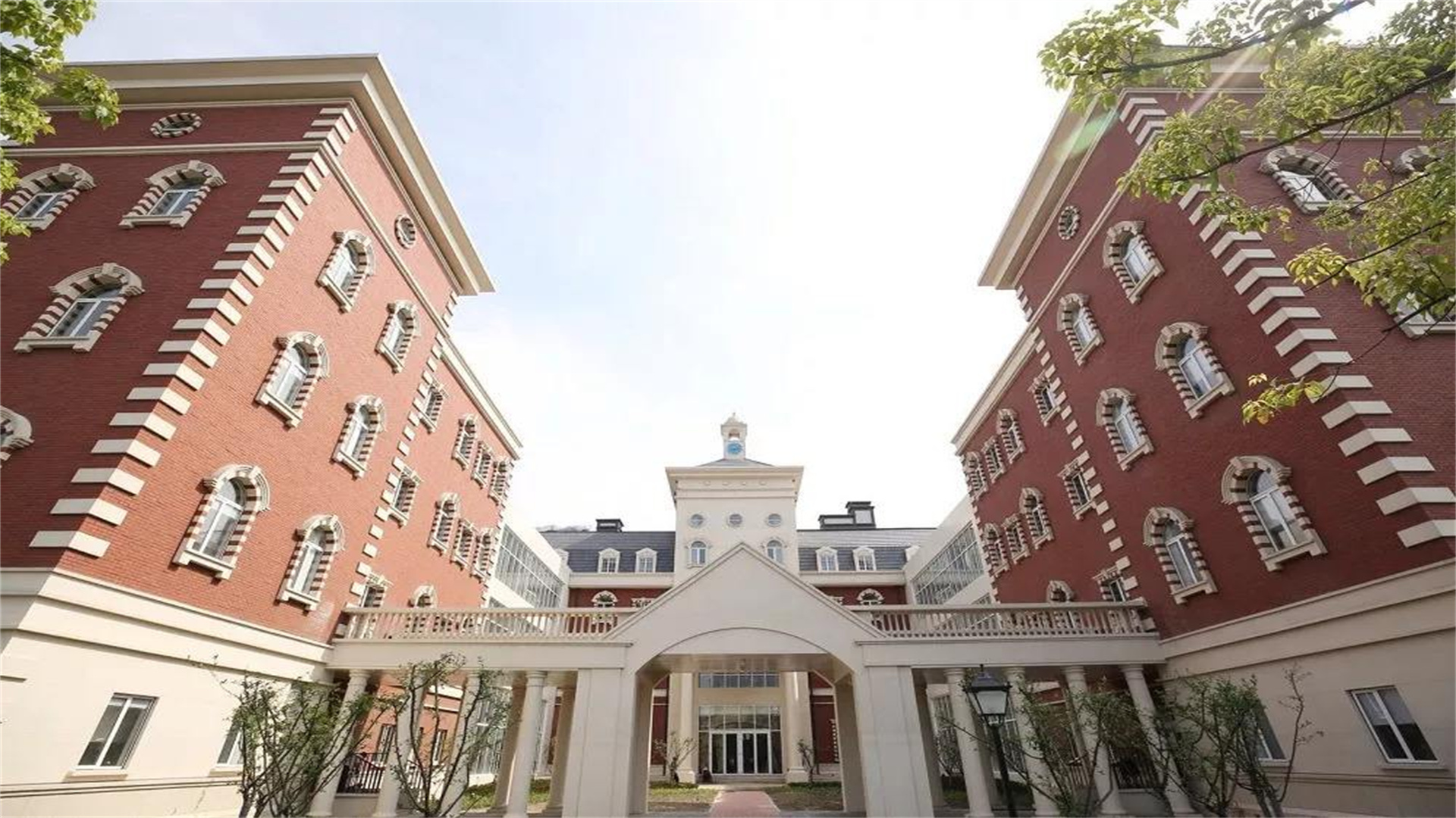 上海3所“贵族”国际学校，学费一年高达26万，家长：上不起