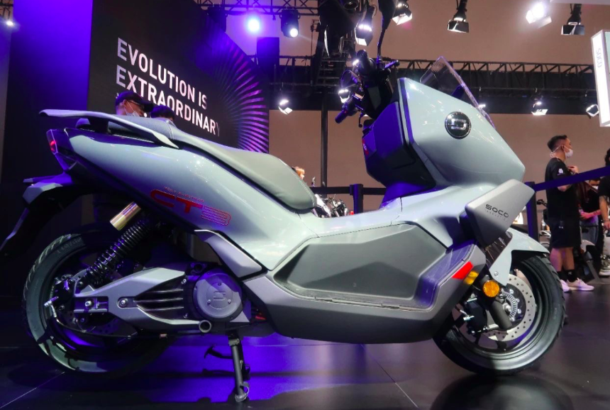 速珂新款高速电摩来了，搭载72V100Ah锂电池，可达180公里续航
